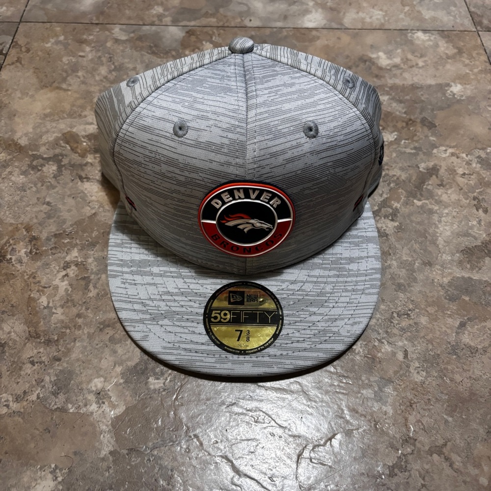 Men's New Era Gray Denver Broncos 2020 NFL Sideline 59FIFTY Fitted Hat Sz 7 3/8